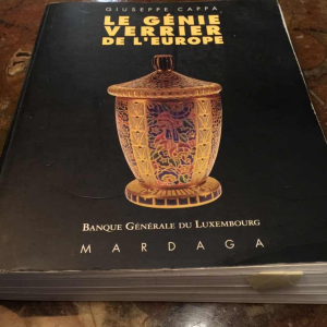 Fulvio Bianconi, Venini Murano, Zanfirico filigree white ball vase, 1950/60