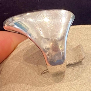 Nanna Ditzel pour Goerg Jensen, bague NÂ°91 en argent massif, Danemark ca 1960
