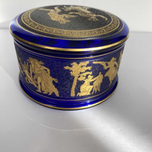 Léon Ledru - Val Saint Lambert 'Danse de Flore' bonbonnière, cristal bleu cobalt dégagé à l'acide rehaussé d'or, 1923 / 