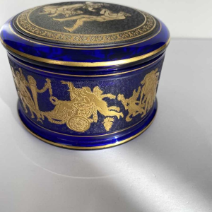 Léon Ledru - Val Saint Lambert 'Danse de Flore' bonbonnière, cristal bleu cobalt dégagé à l'acide rehaussé d'or, 1923 / 