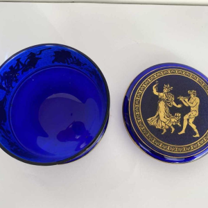 Léon Ledru - Val Saint Lambert 'Danse de Flore' bonbonnière, cristal bleu cobalt dégagé à l'acide rehaussé d'or, 1923 / 