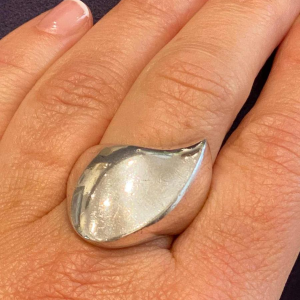 Nanna Ditzel pour Goerg Jensen, bague NÂ°91 en argent massif, Danemark ca 1960