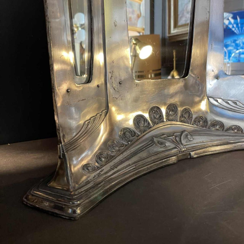 Peter Berhens (attribué), miroir triptyque Art Nouveau en métal argenté, ca 1910