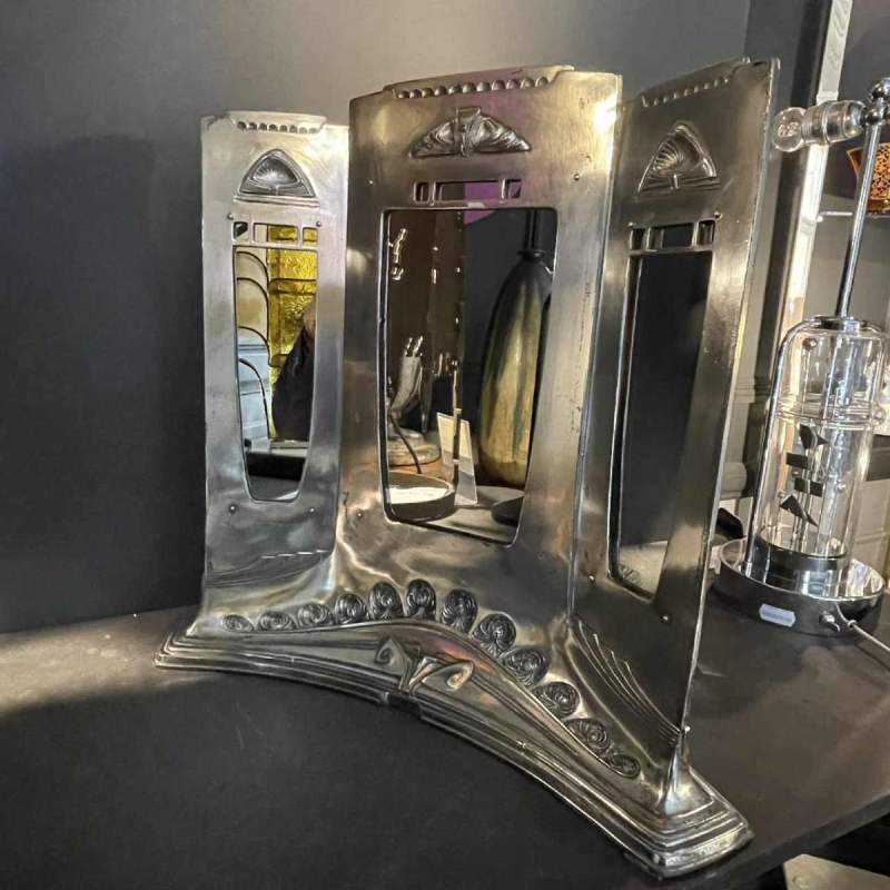 Peter Berhens (attribué), miroir triptyque Art Nouveau en métal argenté, ca 1910