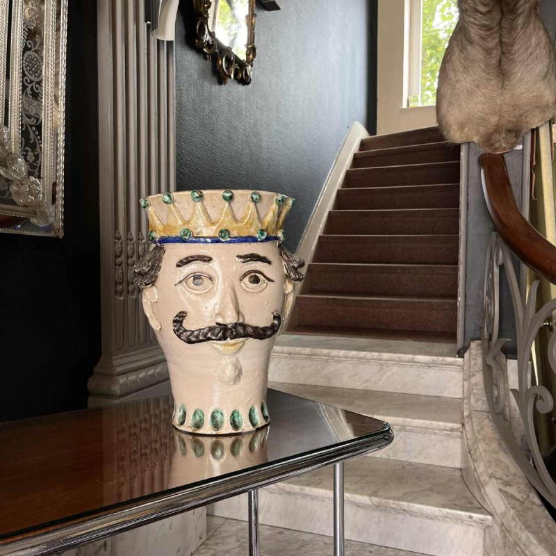 SALVATORE JUDICE Caltagirone Sicilia, sculptuur “Hoofd van een Moorse koning” 39cm keramische antropomorfe jardinière vaas