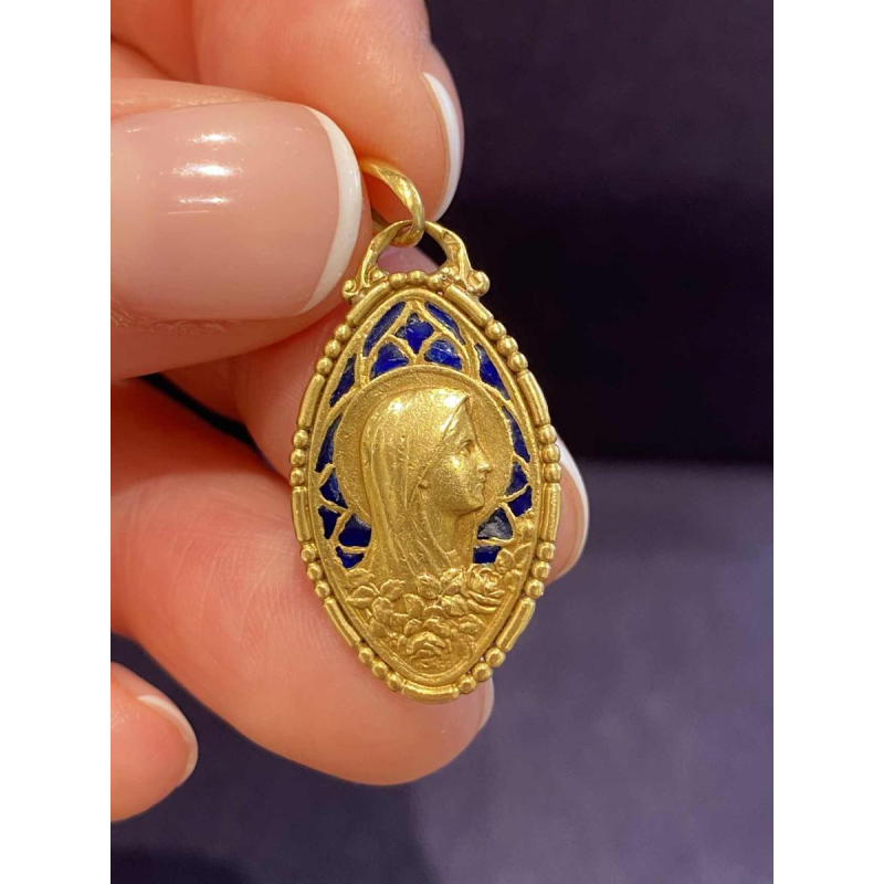 MÃ©daille de la Vierge en or & Ã©maux bleus 'plique-Ã -jour' XXe s