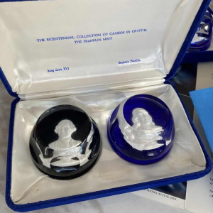 Baccarat & Cristaux d'Albret / Franklin Mint, collection of 10 crystal cameo paperweights, American Independence 1974