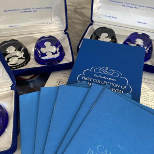 Baccarat & Cristaux d'Albret / Franklin Mint, collection of 10 crystal cameo paperweights, American Independence 1974