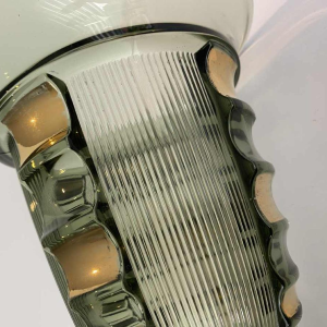 Luxval pour Val-Saint-Lambert, vase 'Picardie' Art Déco en verre pressé moulé vert et doré, ca 1930