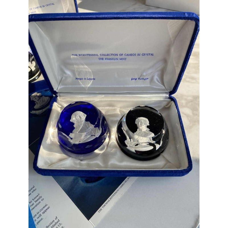 Baccarat & Cristaux d'Albret / Franklin Mint, set van 10 kristallen camee presse-papiers, VS Onafhankelijkheid 1974