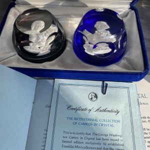 Baccarat & Cristaux d'Albret / Franklin Mint, collection 10 presse-papiers camée cristal, Indépendance américaine 1974