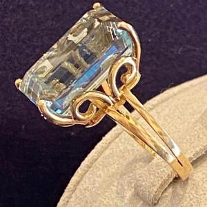 Pink gold & emerald-cut aquamarine cocktail ring, ca 1960