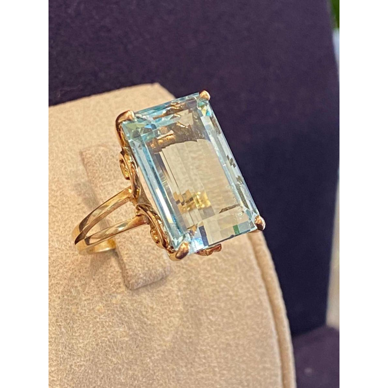 Pink gold & emerald-cut aquamarine cocktail ring, ca 1960