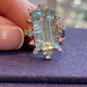 Bague cocktail or gris, aigue-marine taille Ã©meraude & diamants, ca 1970