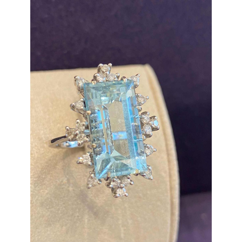 White gold cocktail ring, emerald-cut aquamarine & diamonds, ca 1970