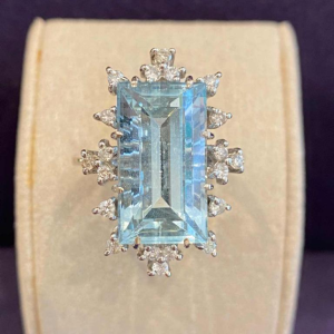 Bague cocktail or gris, aigue-marine taille Ã©meraude & diamants, ca 1970