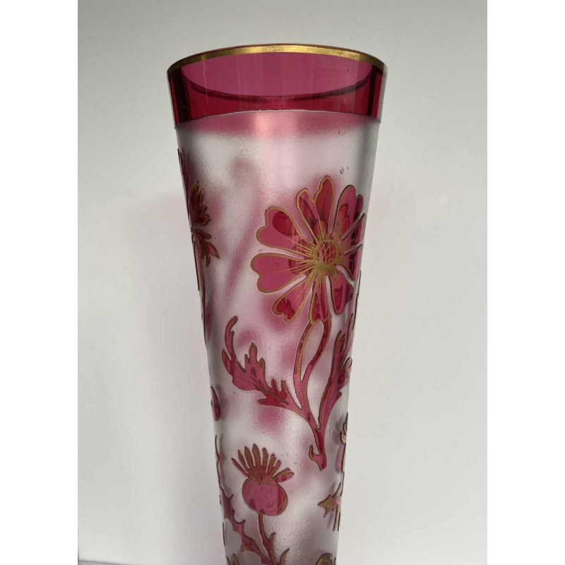 Vase Art Nouveau - fleurs et chardons - verre doublé rouge dégagé à l'acide, France ca 1900