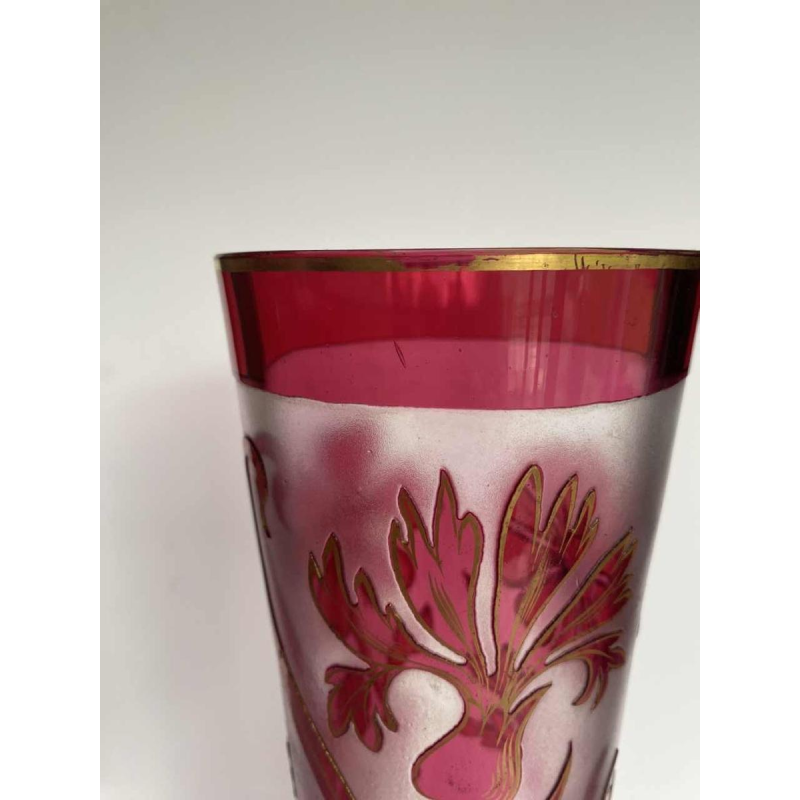 Vase Art Nouveau - fleurs et chardons - verre doublé rouge dégagé à l'acide, France ca 1900