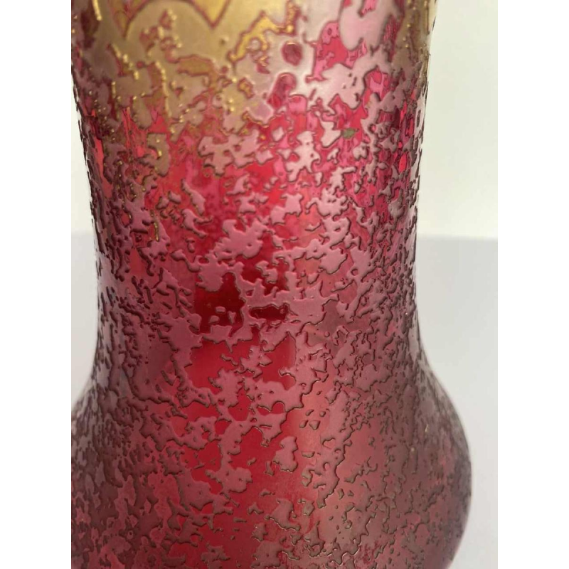 Jugendstil vaas - bloemen en distels - zuurgezet rood gelijnd glas, Frankrijk ca 1900
