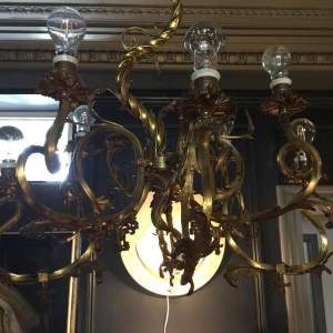 Bronze Chandelier Napoléon III , style Louis XV torsade rocaille baroque, 1890.