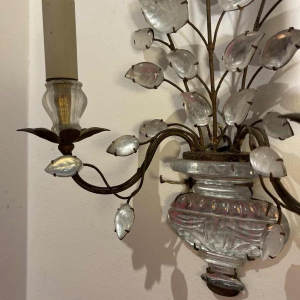 Maison Baguès (Parijs), suite van 4 wandlampen, glas en verguld metaal, circa 1950