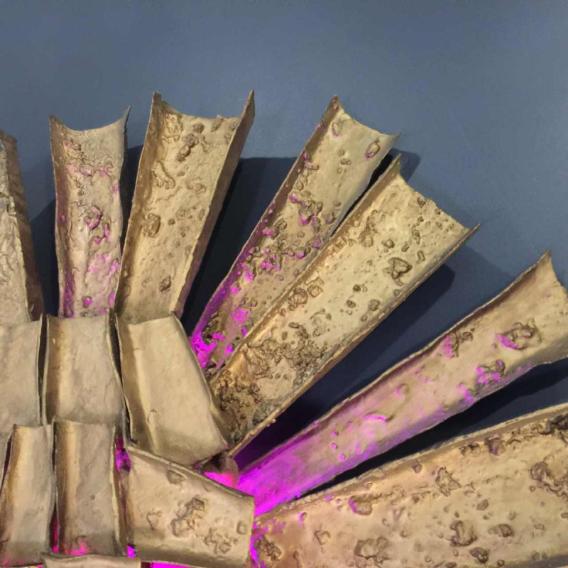 Grote SUNBURST wandsculptuur lamp, Hars & Polyester, stijl Brutalist 1970 Grote SUNBURST wandsculptuur lamp, Hars & Polyester, stijl Brutalist 1970