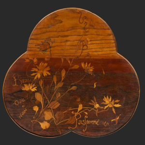 Emile Gallé, table Art Nouveau, plateau trilobé en marqueterie, décor de fleurs, fin 19ème