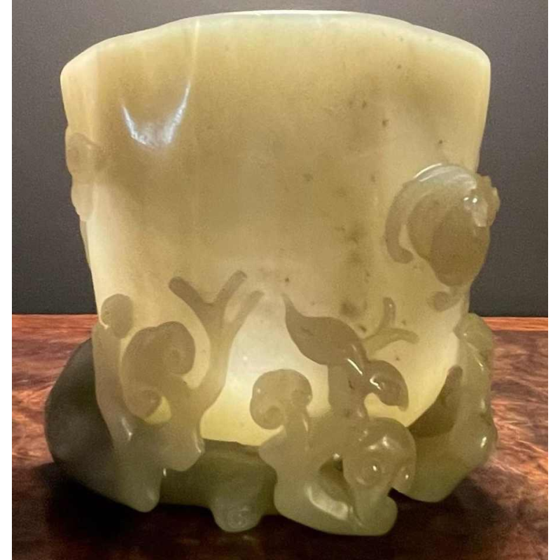 Coupe libératoire en forme de champignon lingzhi (amadouvier) en jade céladon, Chine époque Quianlong