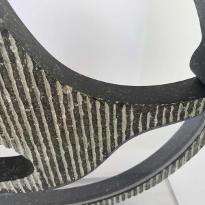 Halinka Jakubowska “Mobirone” sculptuur in granietsteen, 2013