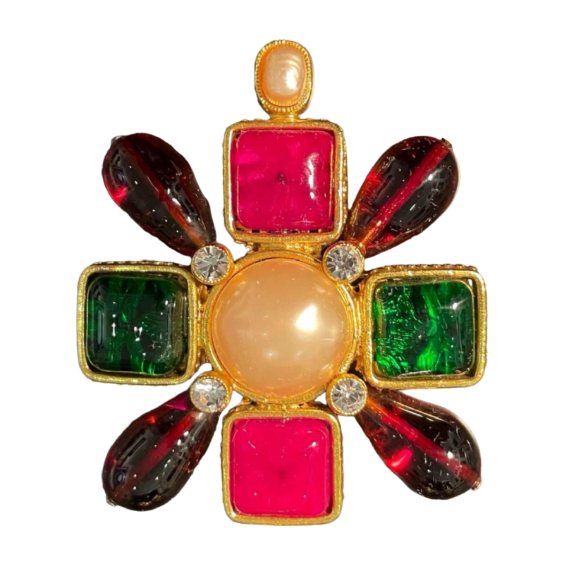 Chanel, broche en métal dorée, strass, nacre et verre
