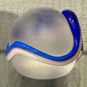 Louis LELOUP (1929-): crystal paperweight