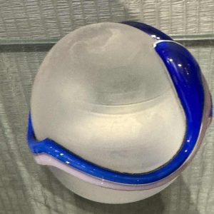 Louis LELOUP (1929-): crystal paperweight