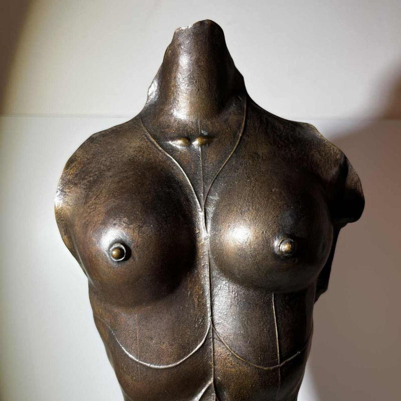 PAUL WUNDERLICH, sculpture torse / buste de femme en bronze, socle en pierre bleue, N44/50 en 1983