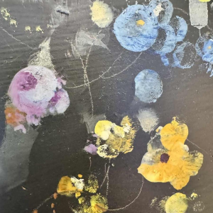 Marcel DELMOTTE “Boeket bloemen tegen een surrealistische landschapsachtergrond" schilderij olie op karton, 1980