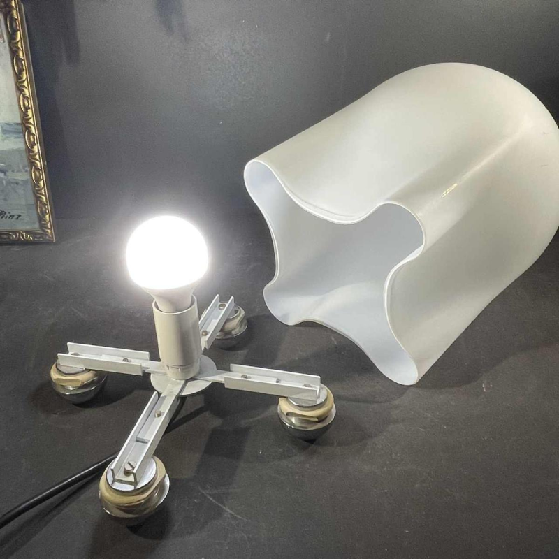 Giotto Stoppino "Drop" Table Lamp for Tronconi 1976, Frosted Glass Chromed feet