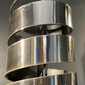 JACQUES CHARPENTIER, grote spiraal-/veerlamp, verchroomd metaal, 1972