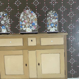 Ghislaine CAMBRON (1923- ) L'armoire bois blanc L'armoire de bois blanc 1972 olieverf op paneel