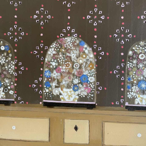 Ghislaine CAMBRON (1923- ) L'armoire bois blanc L'armoire de bois blanc 1972 olieverf op paneel