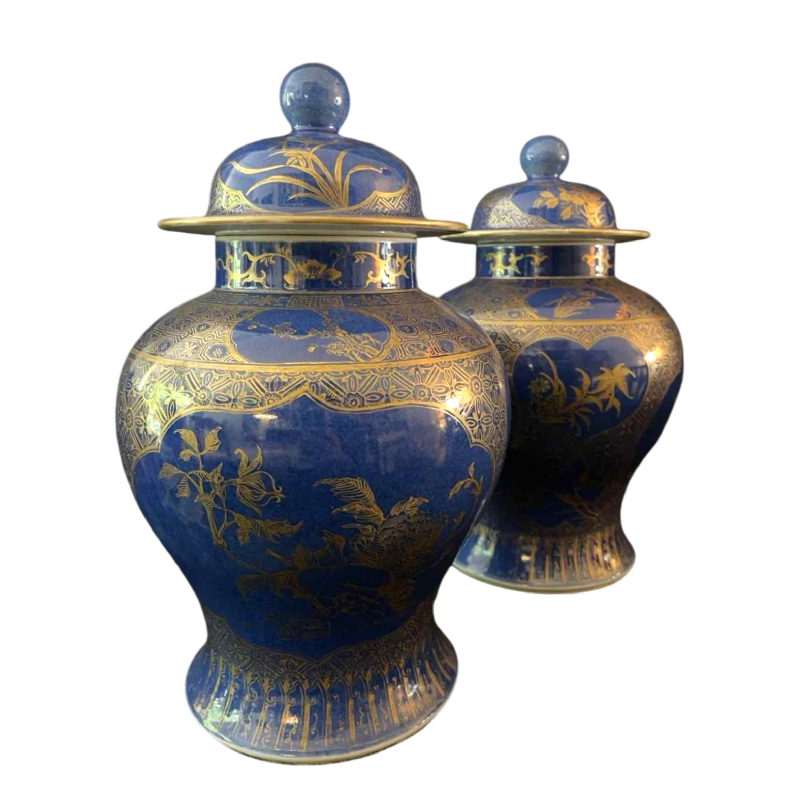 Paire de vases en porcelaine de Chine, forme balustre, pivoines, branchages fleuris, XIXe