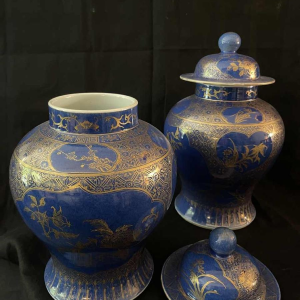 Paar Chinese porseleinen vazen, balustervorm, pioenrozen, bloeiende takken, 19e eeuw