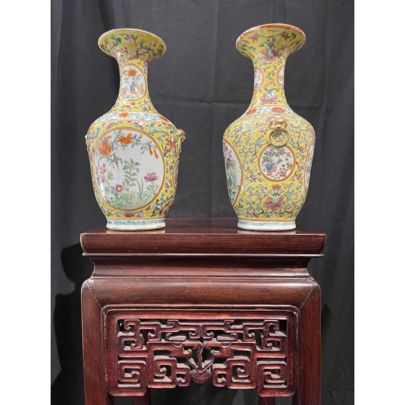 Paire de vases en porcelaine de Chine, XIXe siècle