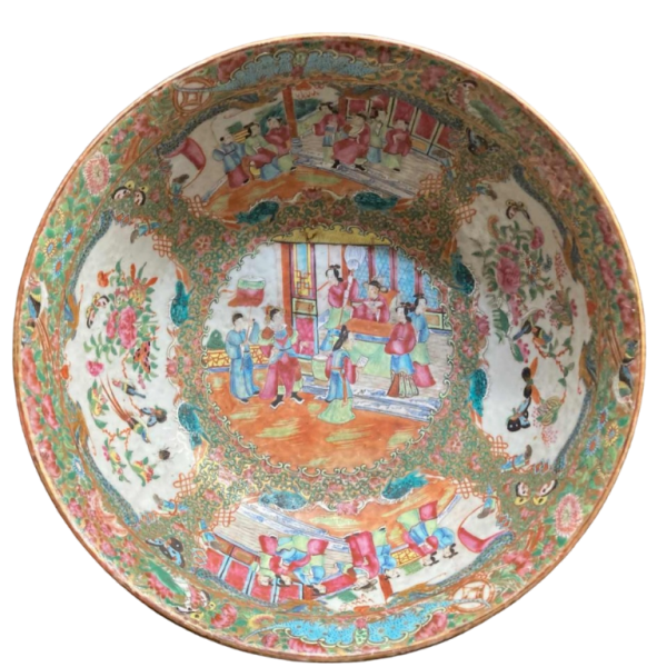 China, Kanton, grote porseleinen kom met polychrome decoratie