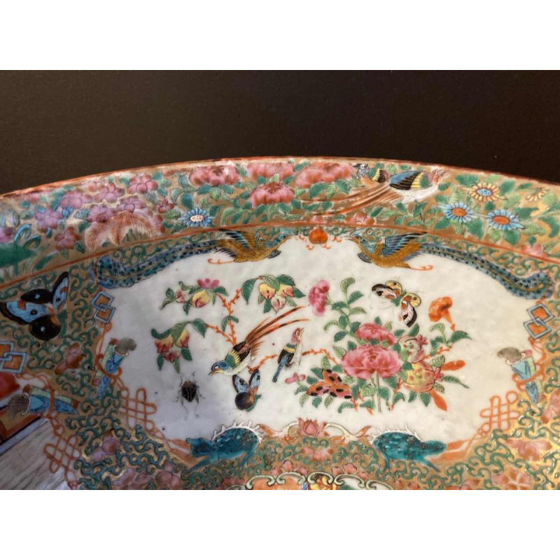 Chine, Canton, grand bol en porcelaine à décor polychrome