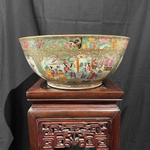 China, Canton, large porcelain bowl with polychrome decoration