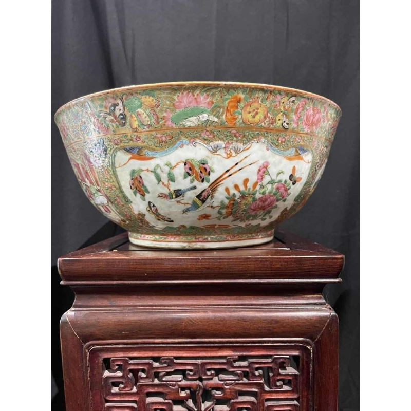 China, Canton, large porcelain bowl with polychrome decoration