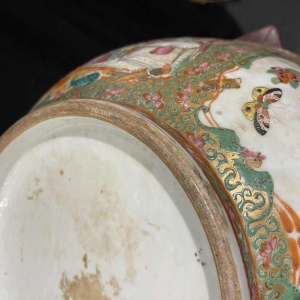 Chine, Canton, grand bol en porcelaine à décor polychrome