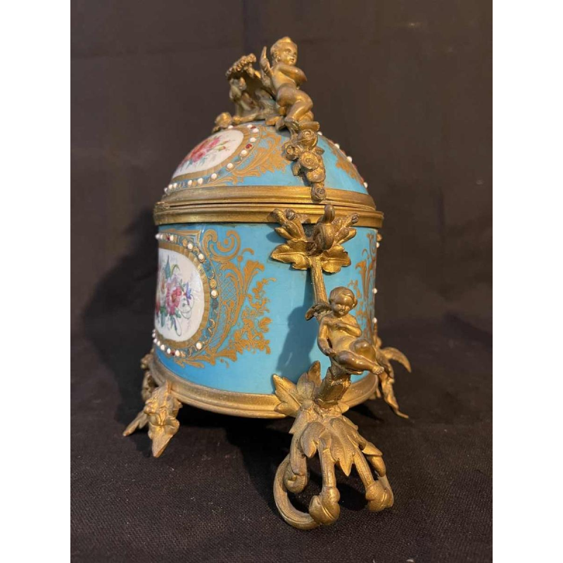 Juwelenkistje van Sèvres porselein en verguld brons, Napoleon III periode