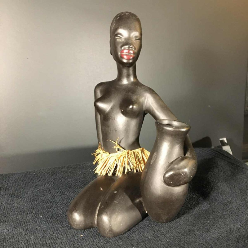 ANZENGRUBER KERAMIK, Sculpture Femme Africaine Watusi nue au tamtam céramique