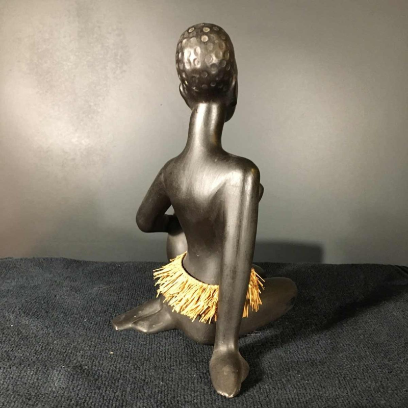 ANZENGRUBER KERAMIK, Sculpture Femme Africaine Watusi nue au tamtam céramique