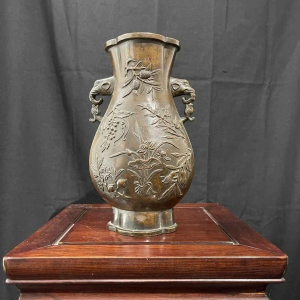 Bronzen balustervaas, China 18e eeuw